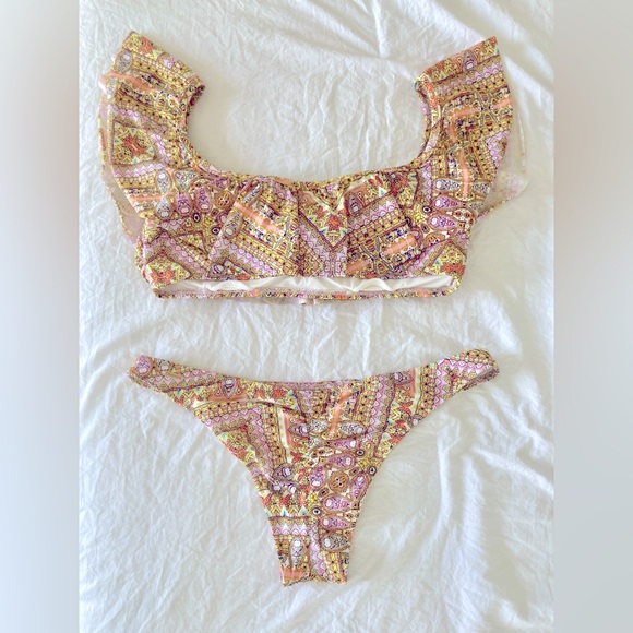 Victoria’s Secret Bikini set Boho Floral Size Medium, with ruffle top, Like new - Picture 2 of 11